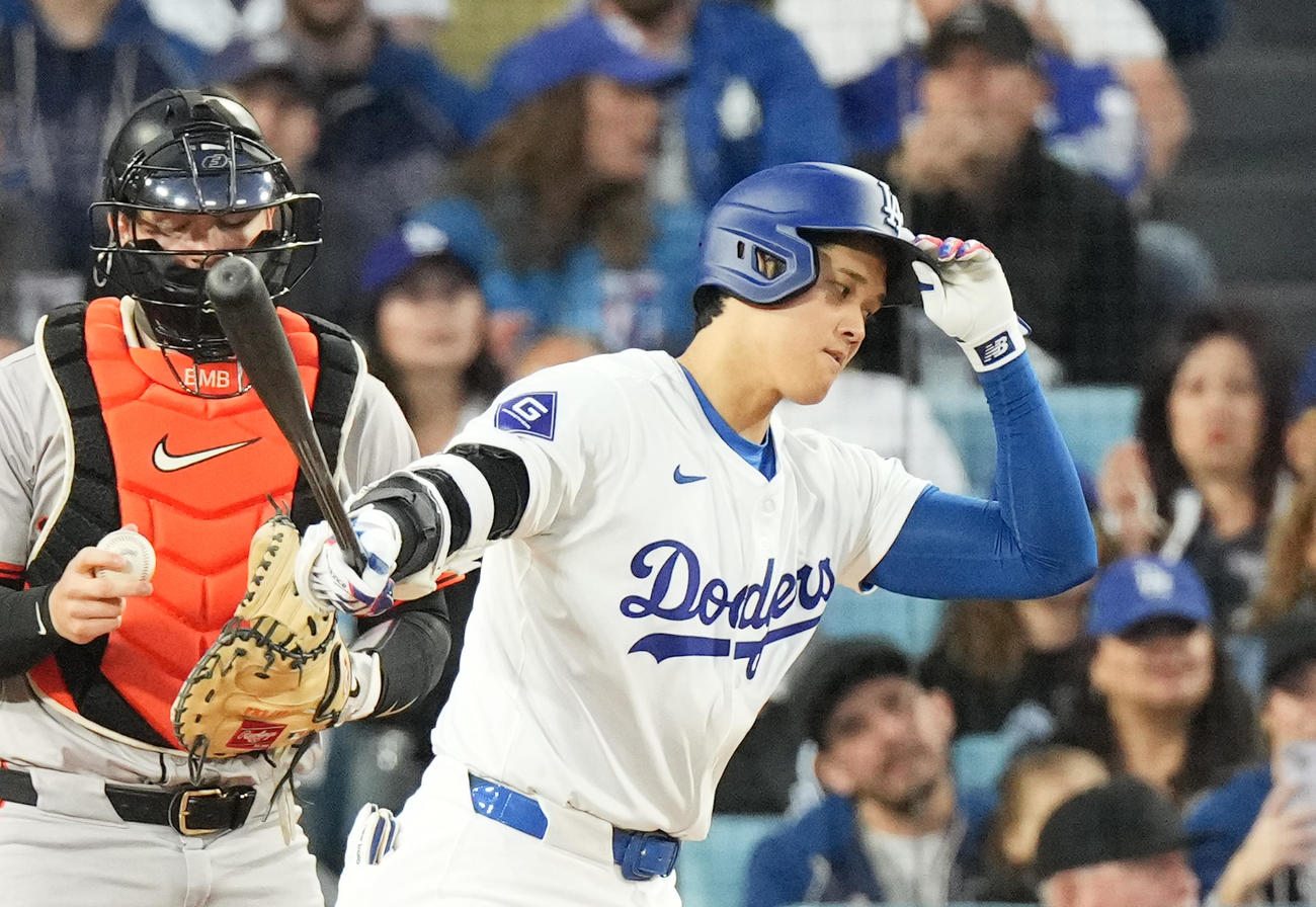 ドジャース対ジャイアンツ　1回裏ドジャース無死一塁、空振りの三振に倒れる大谷（撮影・菅敏）