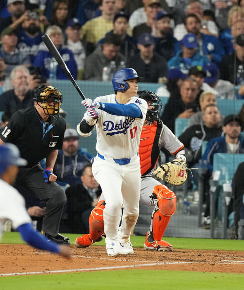 ドジャース対ジャイアンツ 4
回裏ドジャース2死一塁、左飛に倒れる大谷(撮影・菅敏)