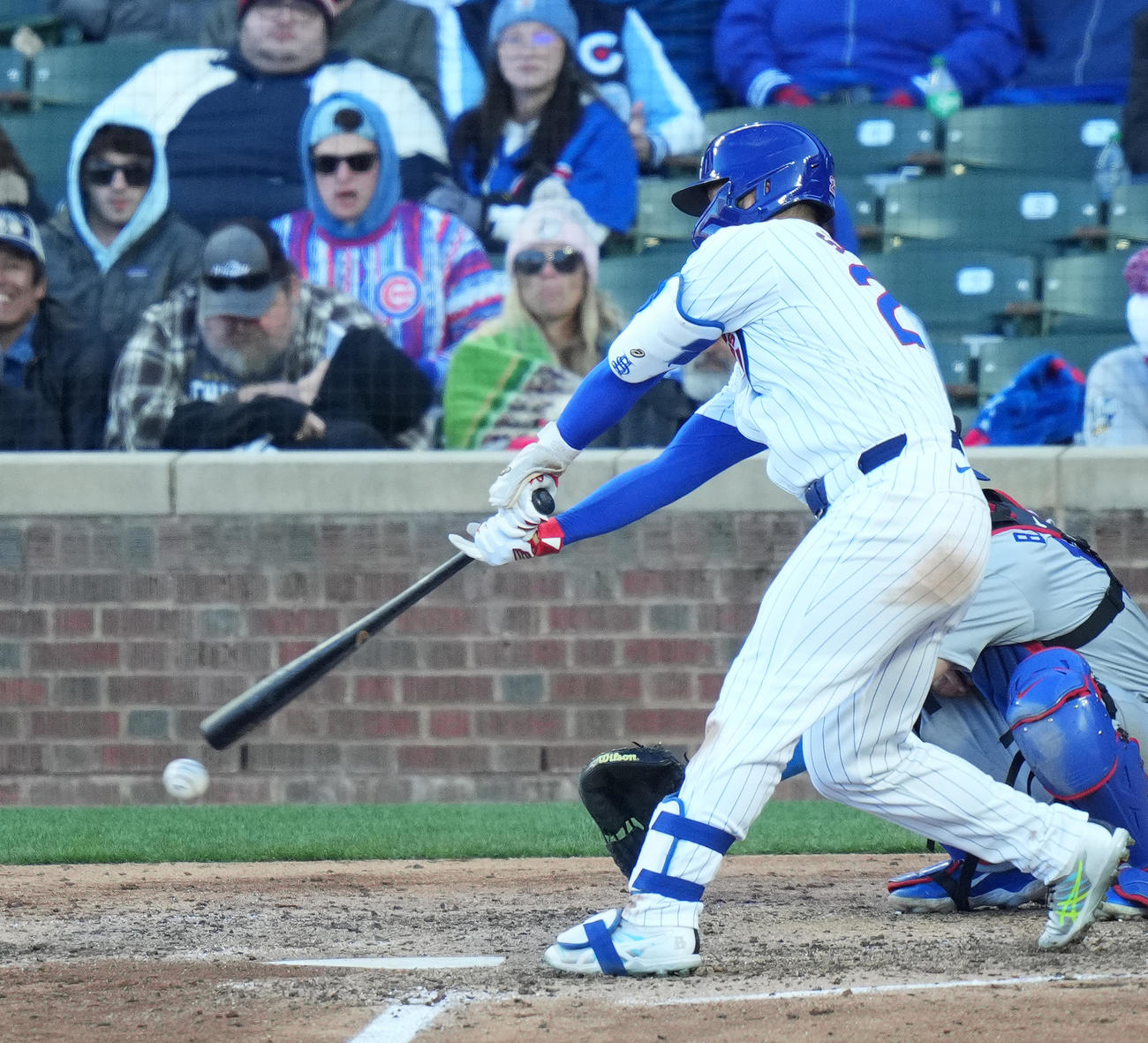 カブス対ドジャース　8回裏カブス無死、空振りの三振に倒れる鈴木（撮影・菅敏）