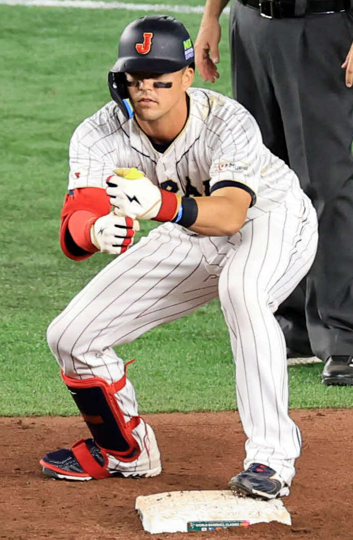 WBCチェコ戦でペッパーミル・パフォーマンスを見せるラーズ・ヌートバー（2023年3月撮影）