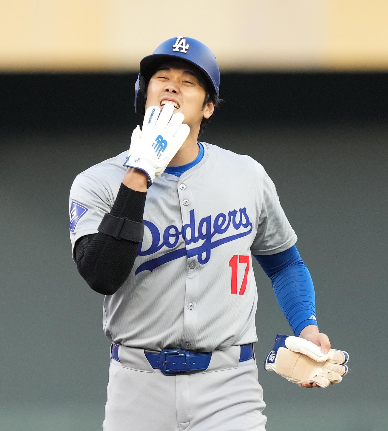 ツインズ対ドジャース　3回、二塁残塁に終わり、悔しそうな表情を見せる大谷（撮影・菅敏）