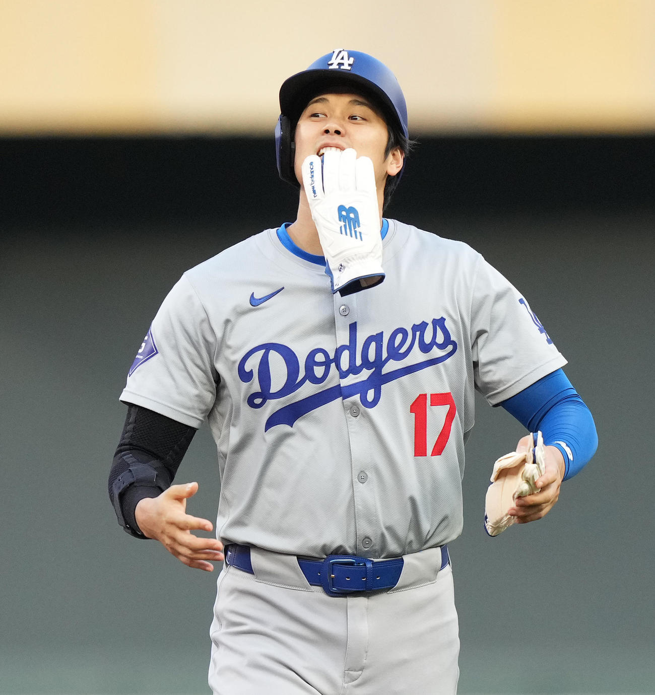 ツインズ対ドジャース　3回、二塁残塁に終わり、悔しそうな表情を見せる大谷（撮影・菅敏）