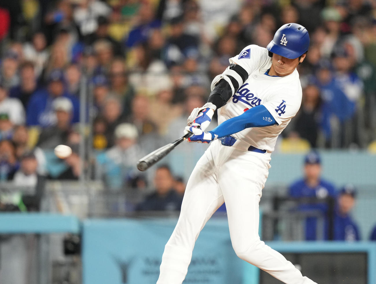 ドジャース対パドレス　7回裏ドジャース1死、右二塁打を放つ大谷翔平