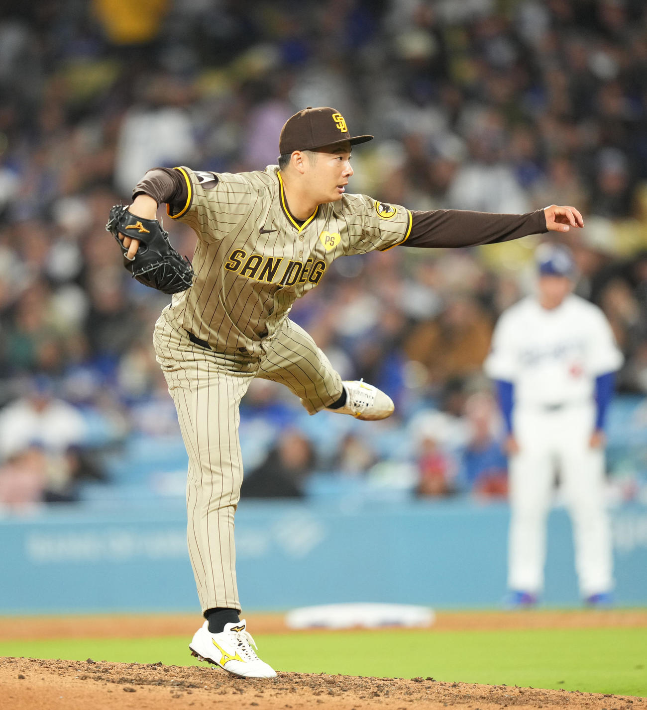 ドジャース対パドレス　7回に登板し、1安打無失点に抑えたパドレス松井（撮影・菅敏）