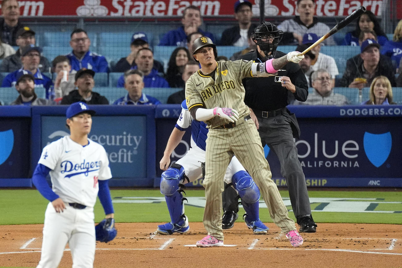 ドジャース対パドレス　1回、マチャドに本塁打を打たれたドジャース先発山本由伸（AP）