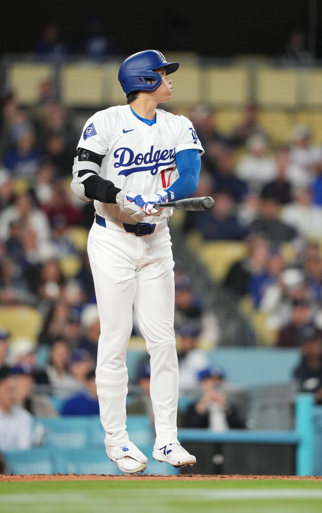 ドジャース対パドレス　1回裏ドジャース1死、4号ソロ本塁打を放つ大谷（撮影・菅敏）