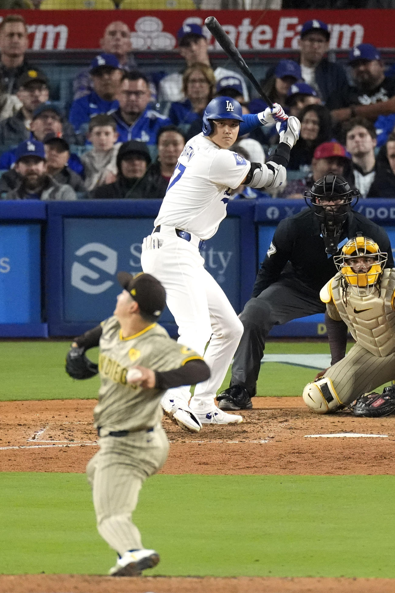 大谷と対戦するパドレス松井（AP）