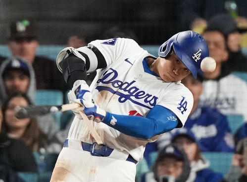 ドジャース対パドレス　4回裏ドジャース2死二塁、三飛に倒れる大谷（撮影・菅敏）