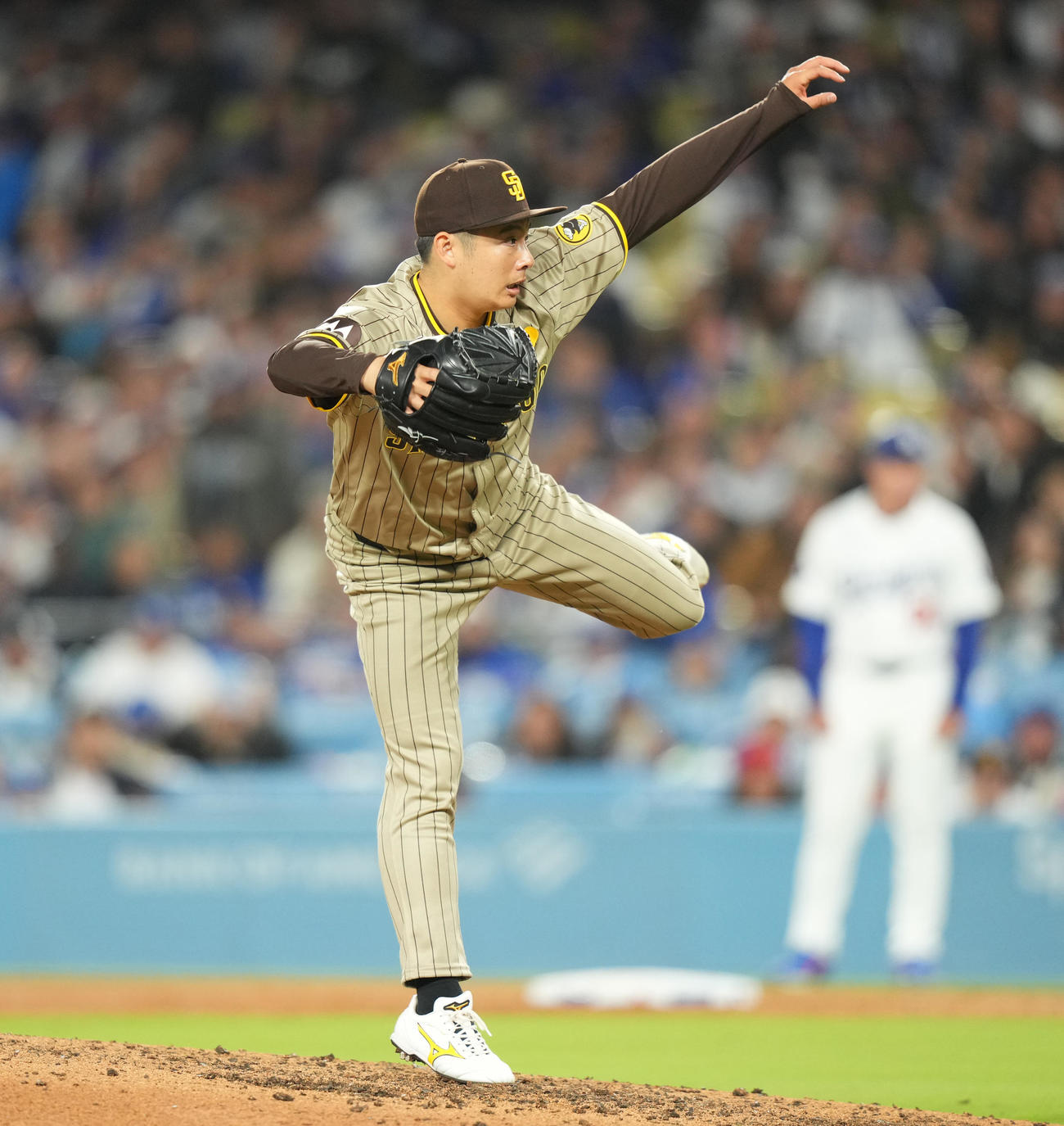 ドジャース対パドレス　7回に登板し、1安打無失点に抑えたパドレス松井（撮影・菅敏）