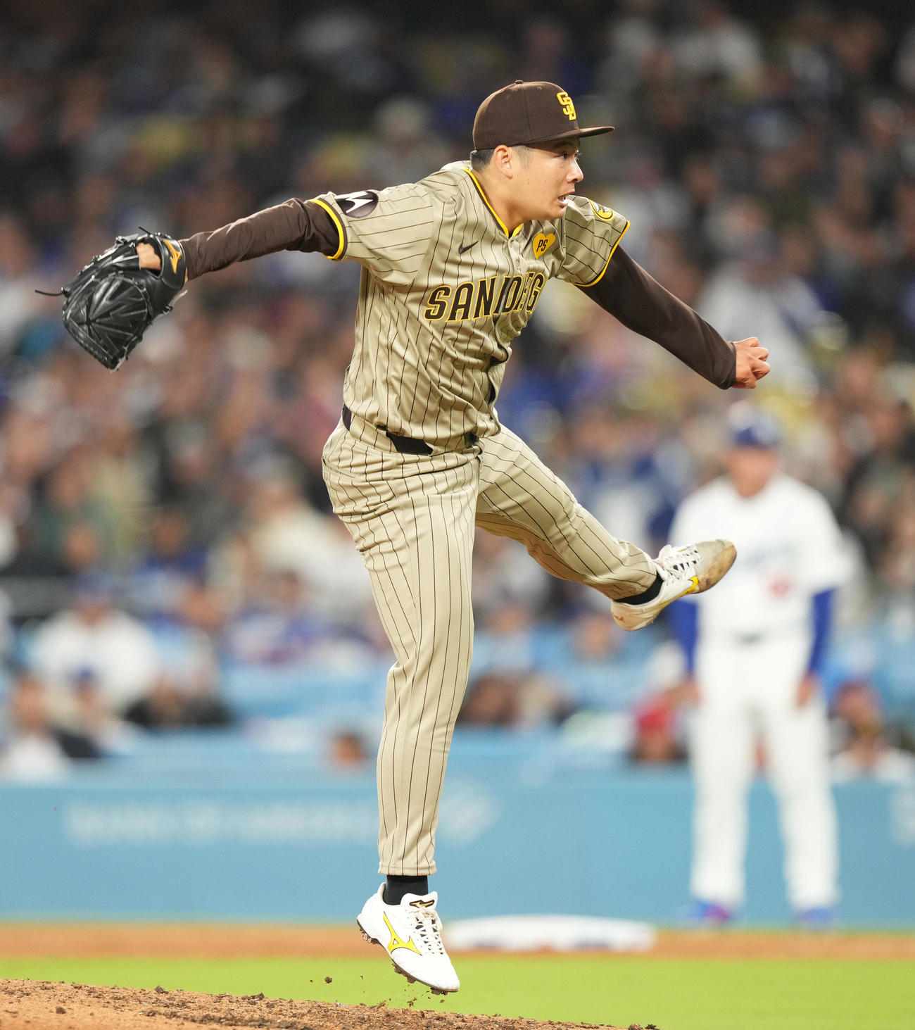 ドジャース対パドレス　7回に登板し、1安打無失点に抑えたパドレス松井（撮影・菅敏）