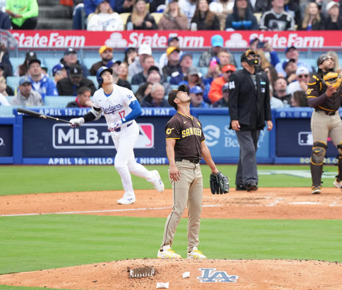 ドジャース対パドレス　3回裏ドジャース2死、大谷を三飛に仕留めるダルビッシュ（撮影・菅敏）