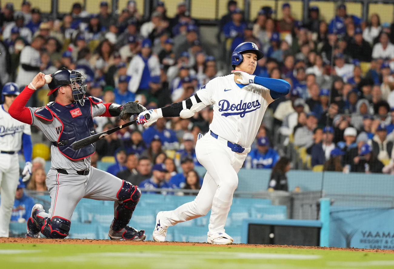 ドジャース対ナショナルズ　3回裏ドジャース1死、空振りの三振に倒れる大谷（撮影・菅敏）