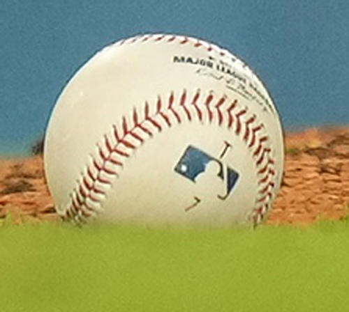 ドジャース対ナショナルズ 大谷の打席の時に使用される刻印が押されたボール(撮影・菅敏)