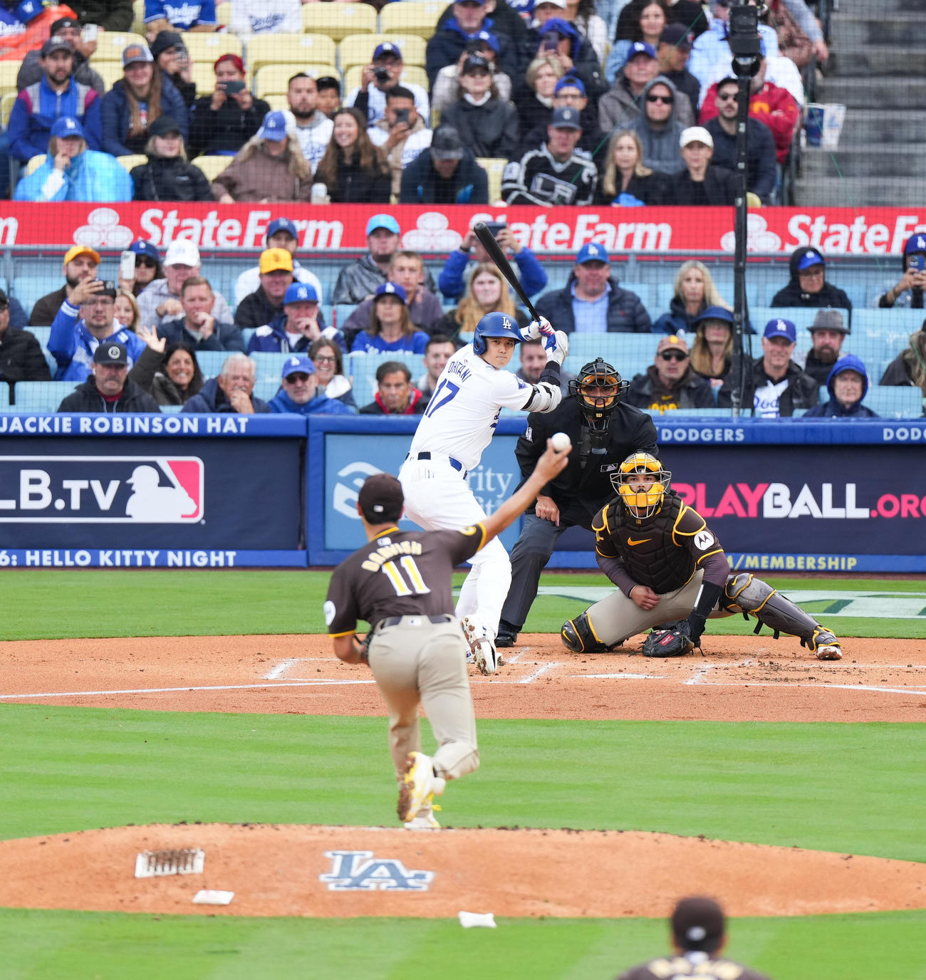 ドジャース対パドレス　1回裏ドジャース無死二塁、ダルビッシュと対戦する大谷（撮影・菅敏）