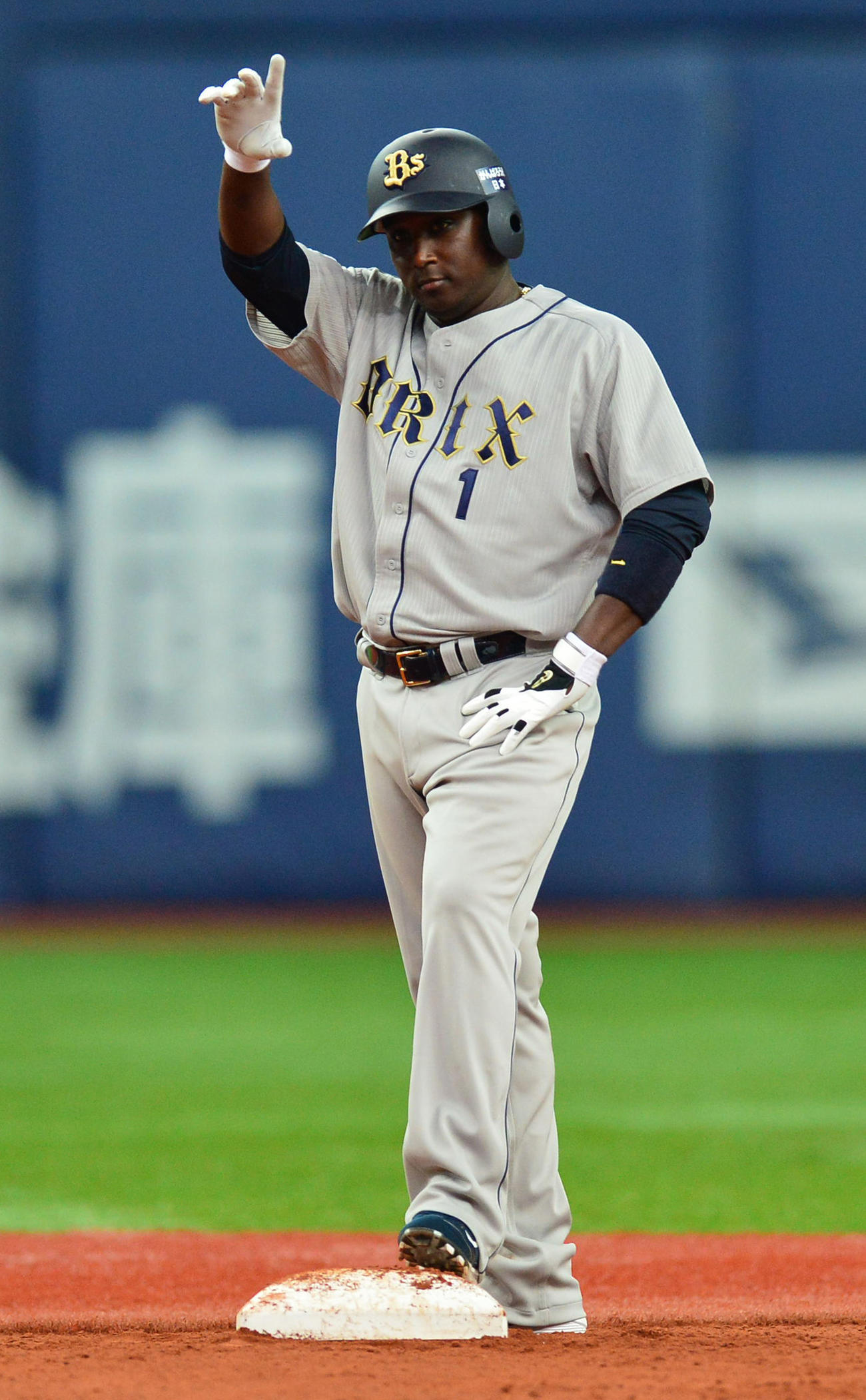勝ち越し適時二塁打を放ちベンチ向けポーズをとるベタンコート（2014年3月撮影）