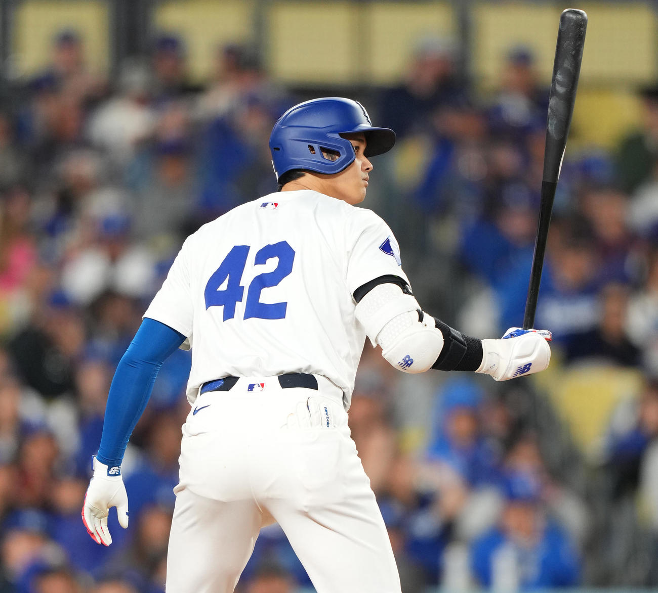 ドジャース対ナショナルズ　6回裏ドジャース無死、ジャッキー・ロビンソンデーで背番号42をつけて打席に入る大谷（撮影・菅敏）