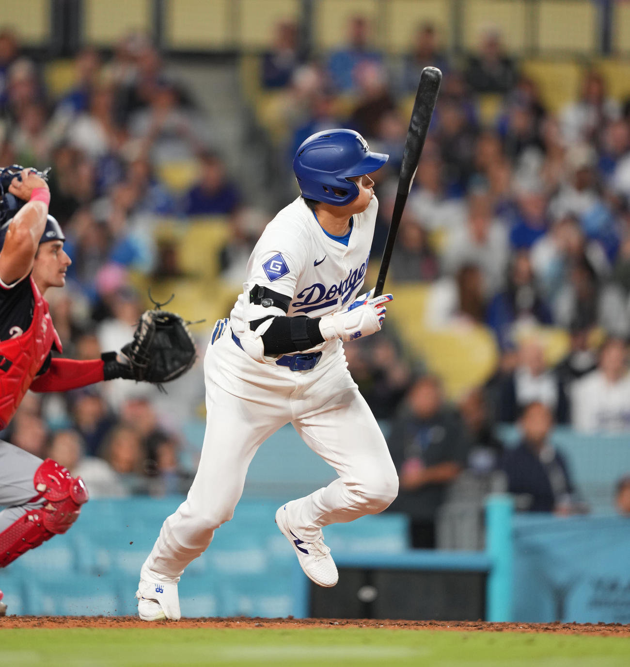 ドジャース対ナショナルズ　8回裏ドジャース2死一塁、三塁内野安打を放つ大谷（撮影・菅敏）