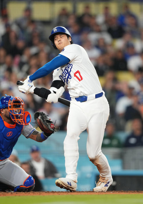ドジャース対メッツ7回裏ドジャース無死、空振りの三振に倒れる大谷（撮影・菅敏）