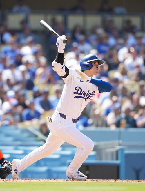 ドジャース対メッツ　5回裏ドジャース無死、右二塁打を放つ大谷（撮影・菅敏）