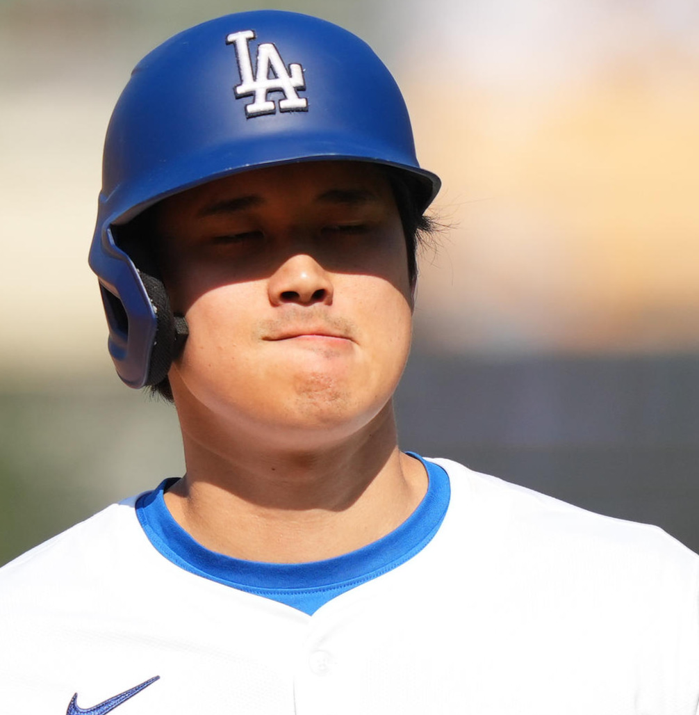 ドジャース対メッツ　8回、二塁残塁に終わり、厳しい表情でベンチに戻る大谷（撮影・菅敏）