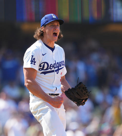 ドジャース対メッツ 8回を投げ終え、叫ぶドジャース・グラスノー(撮影・菅敏)