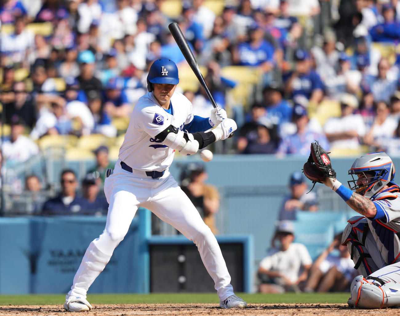 ドジャース対メッツ　8回裏ドジャース1死二塁、四球を選ぶ大谷（撮影・菅敏）