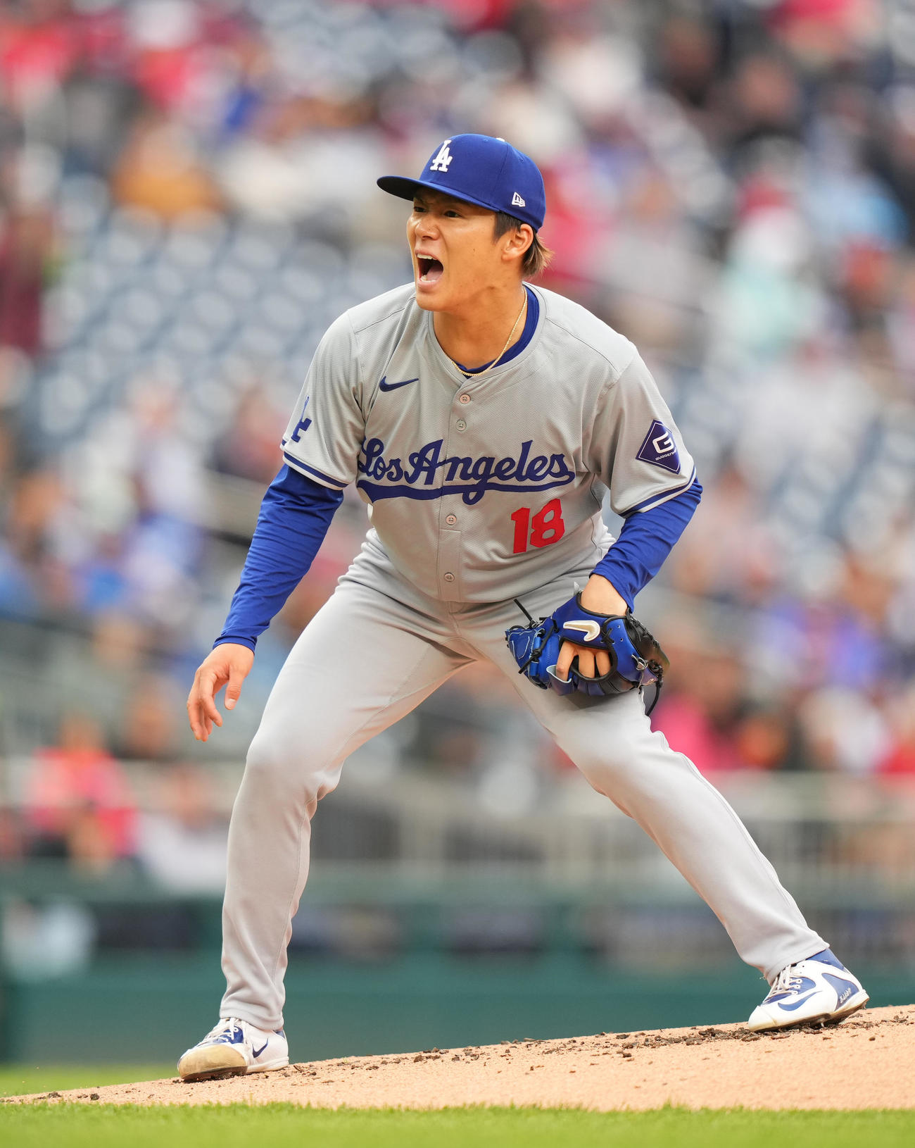 ナショナルズ対ドジャース　1回、投球の合間に叫ぶ山本（撮影・菅敏）