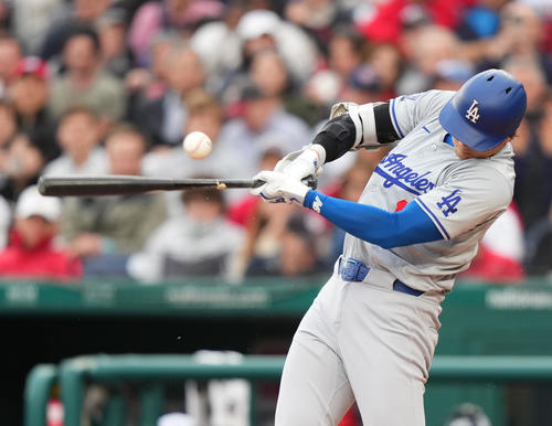 ナショナルズ対ドジャース 8回表ドジャース無死二塁、三直に倒れる大谷(撮影・菅敏)