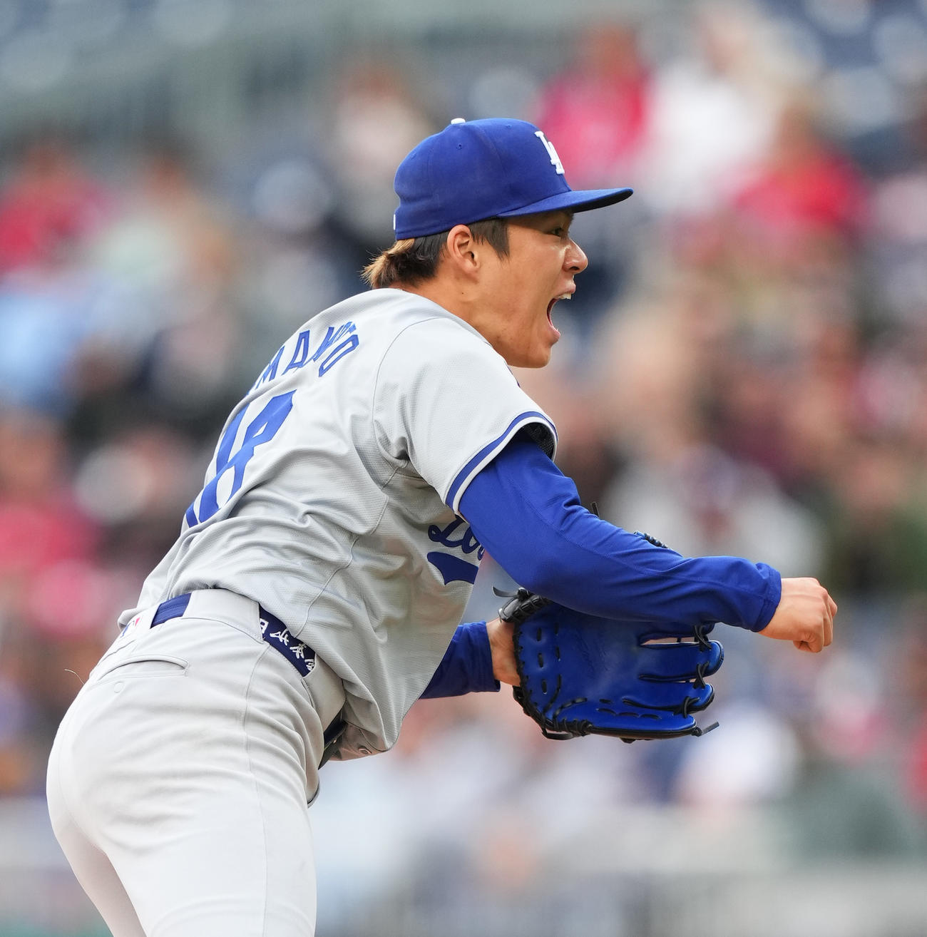 ナショナルズ対ドジャース　4回、投球の合間に叫ぶ山本（撮影・菅敏）