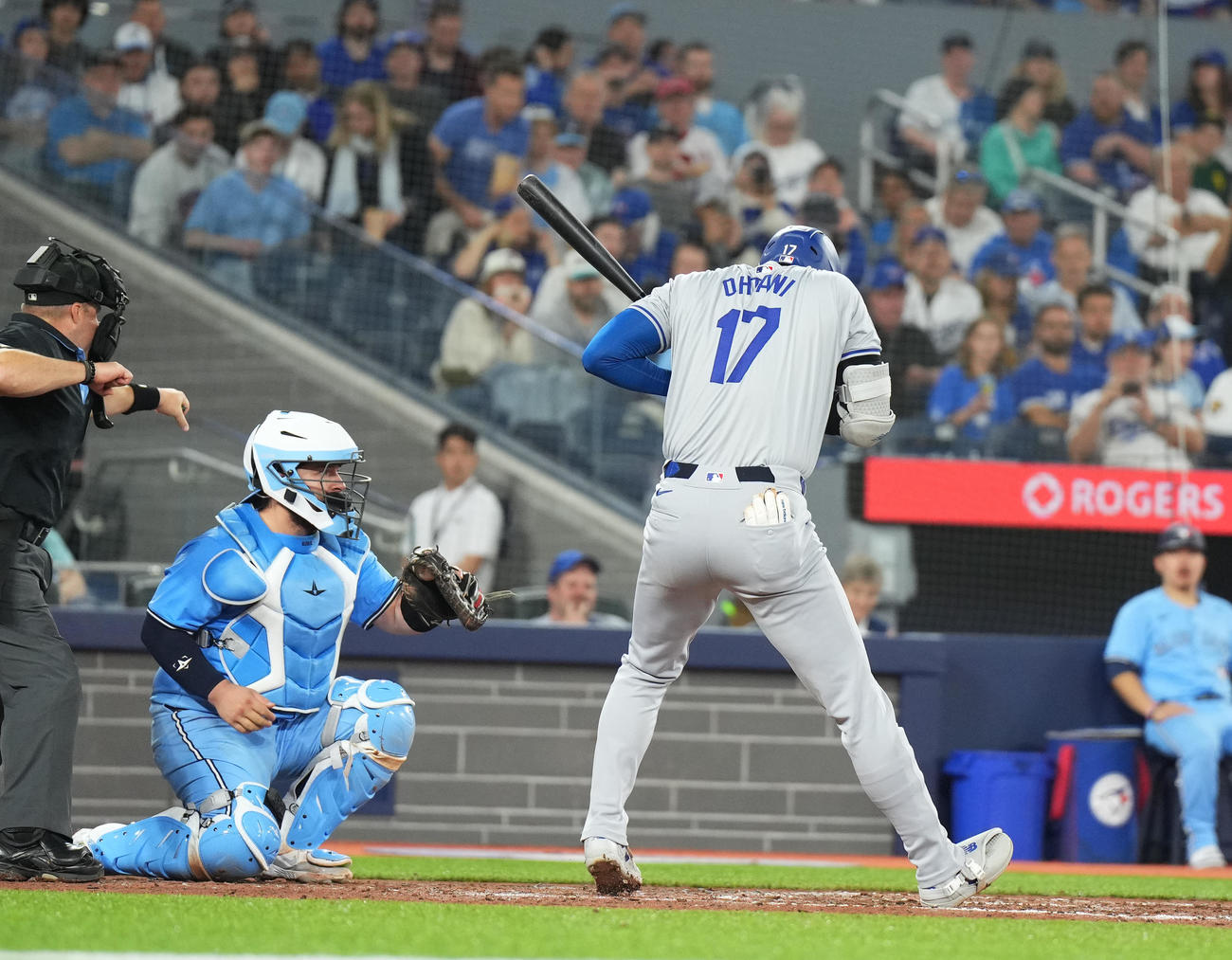 ブルージェイズ対ドジャース　6回表ドジャース1死、見逃しの三振に倒れる大谷（撮影・菅敏）