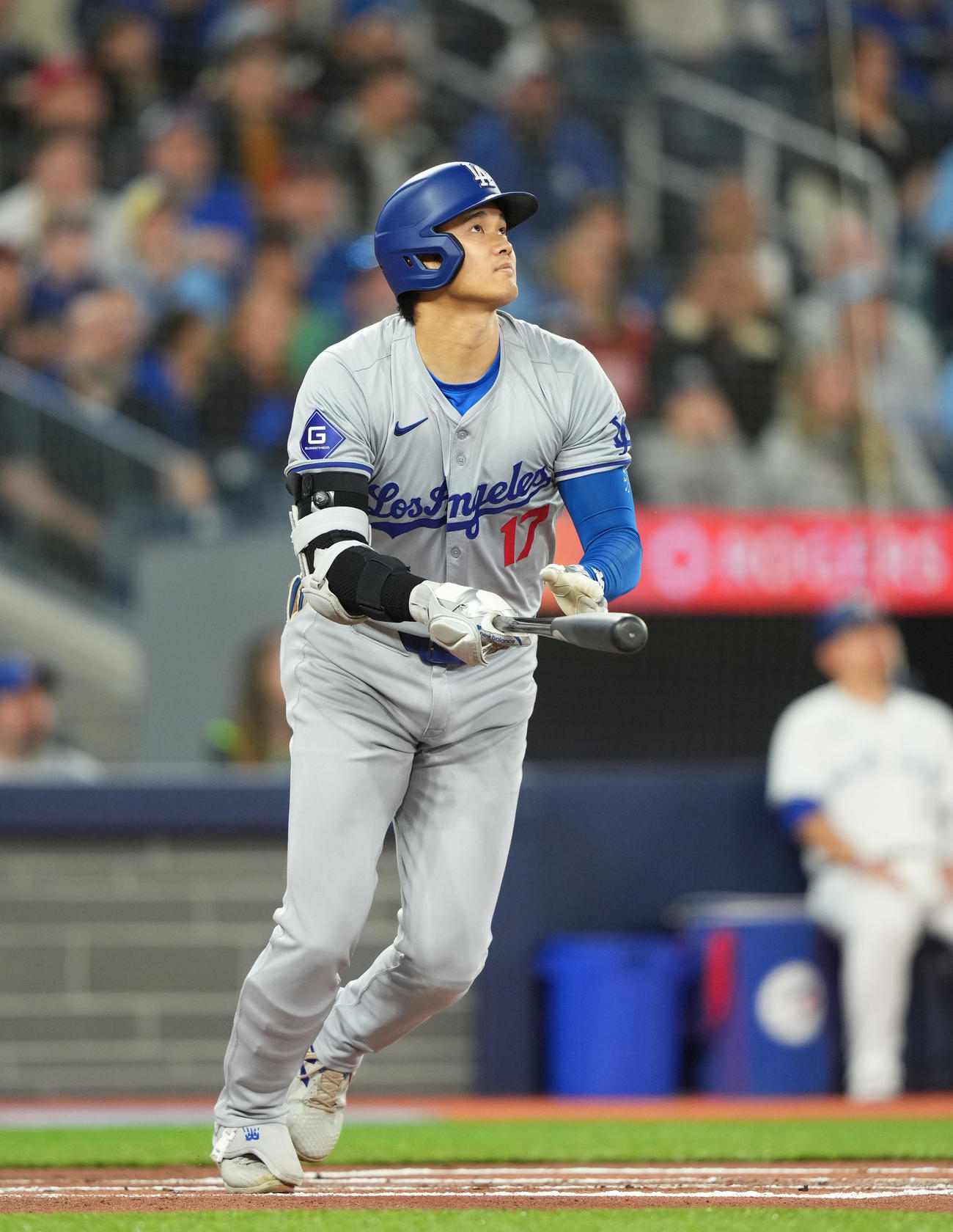 ブルージェイズ対ドジャース　1回表ドジャース1死、右越えに7号ソロ本塁打を放つ大谷（撮影・菅敏）