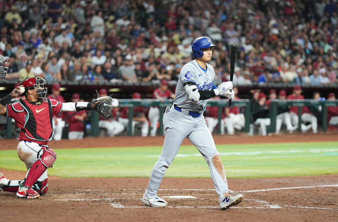 ダイヤモンドバックス対ドジャース　5回表ドジャース1死、四球を選ぶ大谷（撮影・菅敏）