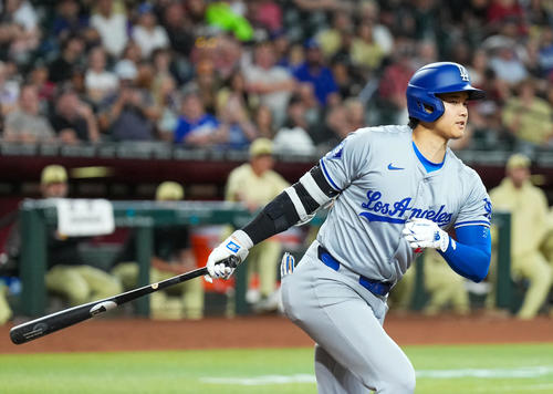 ダイヤモンドバックス対ドジャース　5回表ドジャース1死ニ、三塁、空振りの三振に倒れる大谷（撮影・菅敏）