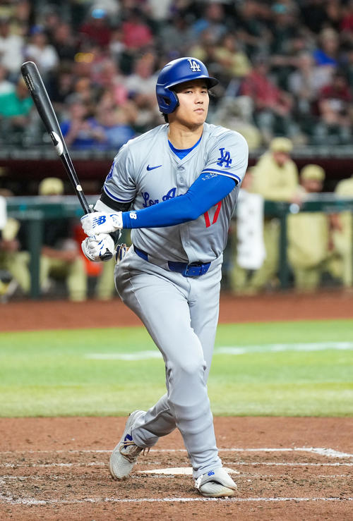ダイヤモンドバックス対ドジャース　7回表ドジャース2死、空振りの三振に倒れる大谷（撮影・菅敏）