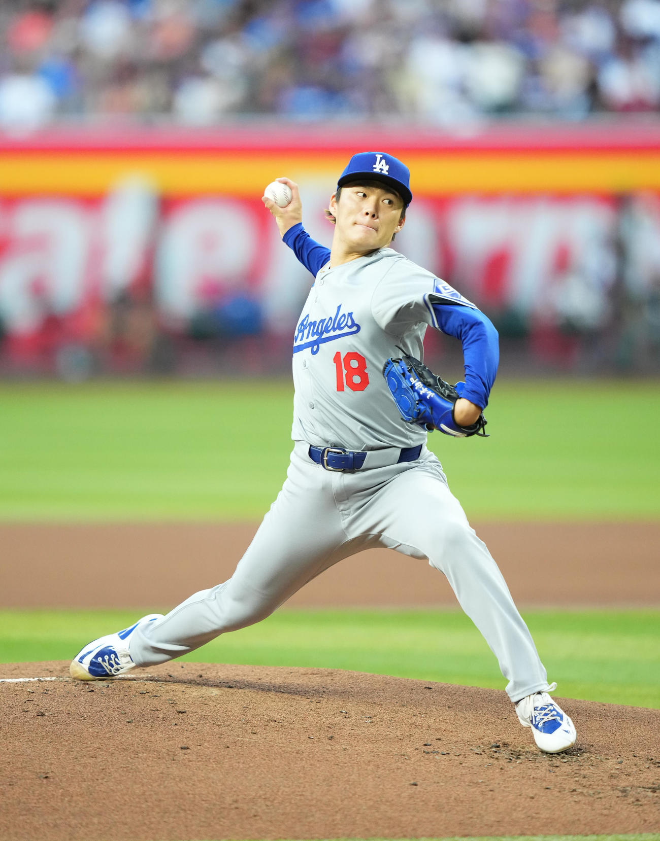 ダイヤモンドバックス対ドジャース　ドジャース先発の山本（撮影・菅敏）