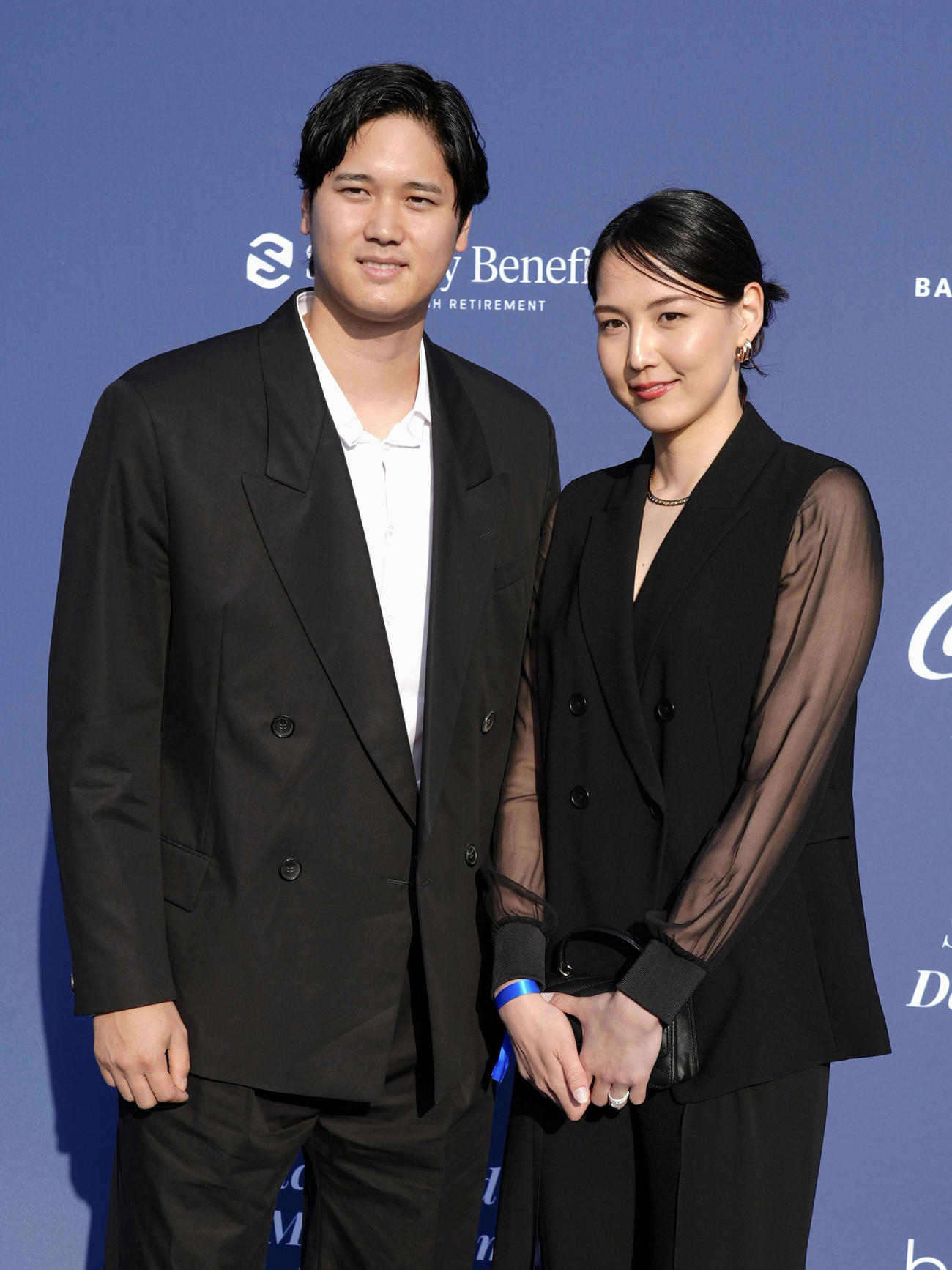 ドジャースタジアムで行われたチャリティーイベントに出席したドジャース大谷翔平と妻真美子さん（AP＝共同）