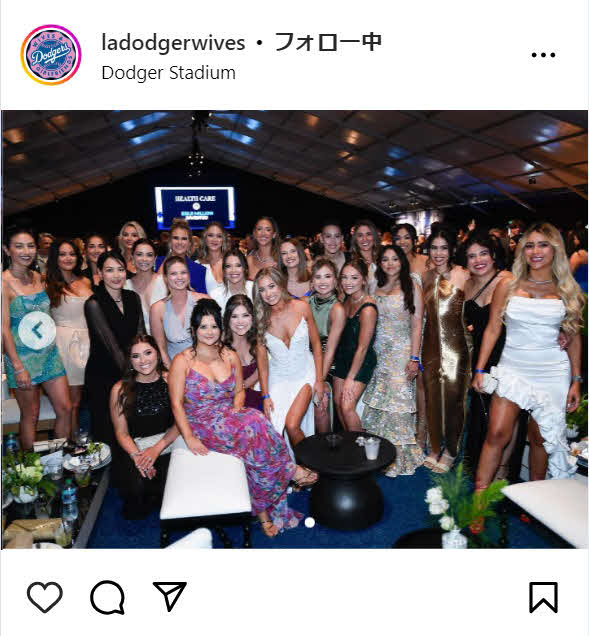 ドジャース夫人会のインスタで公開された大谷翔平の妻真美子夫人（2列目左端）とチームメートの妻たちの集合写真（インスタグラムから）