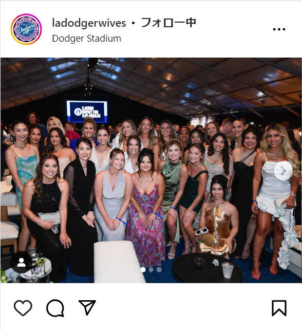 ドジャース夫人会のインスタで公開された大谷翔平の妻真美子夫人（前列左から2人目）とチームメートの妻たちの集合写真（インスタグラムから）