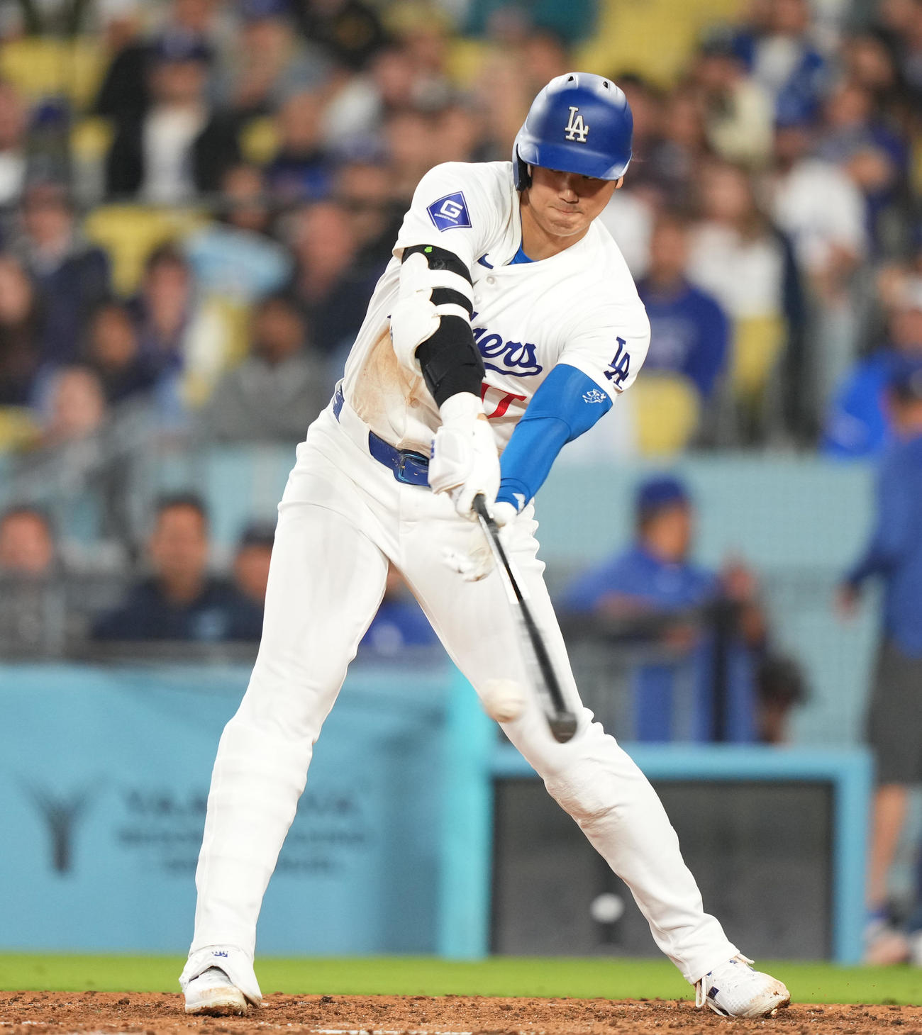 ドジャース対ブレーブス　10回裏ドジャース1死二塁、中前に同点の適時打を放つ大谷（撮影・菅敏）