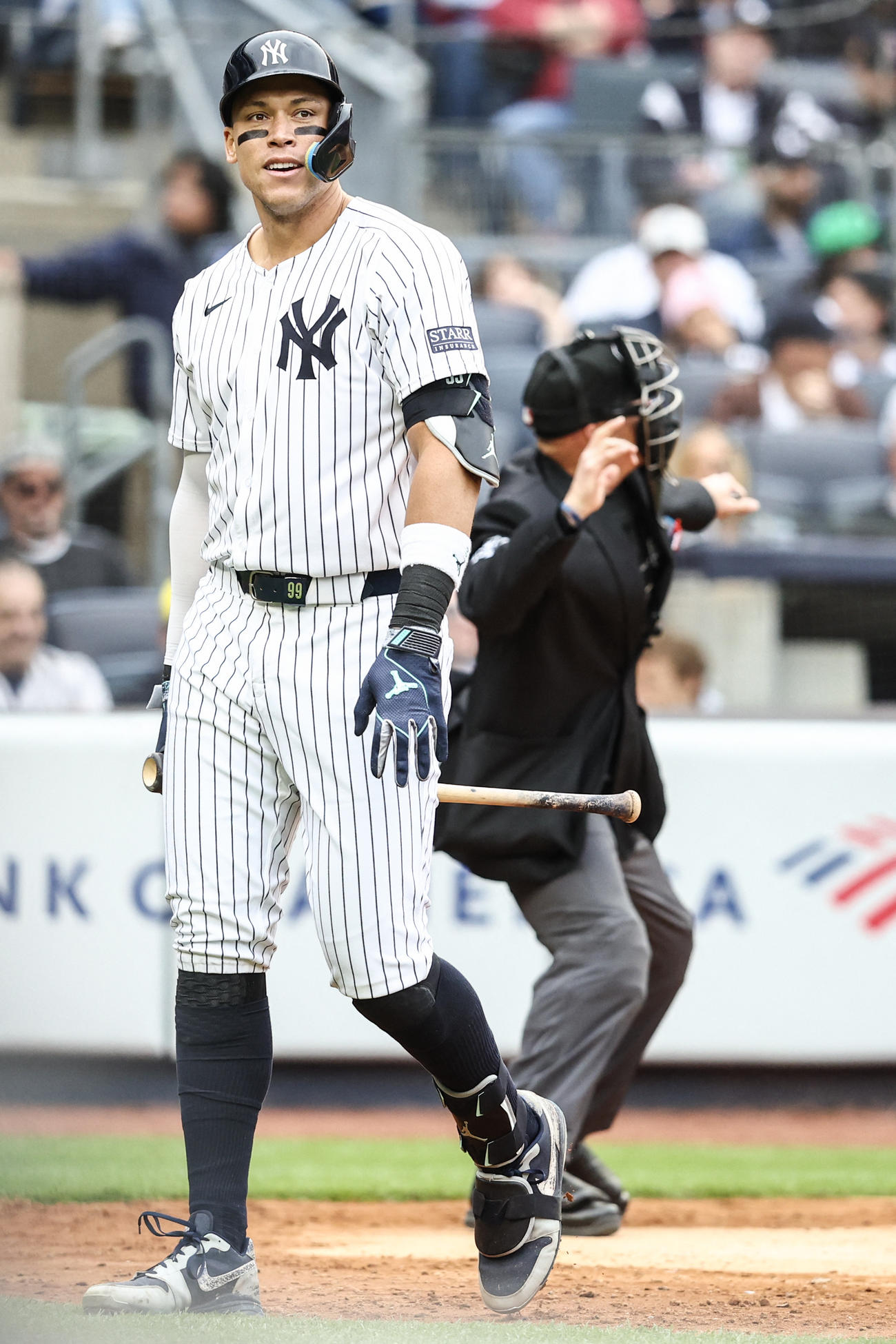 退場処分を受けたヤンキース・ジャッジ（左）（USA TODAY Sports＝ロイター）