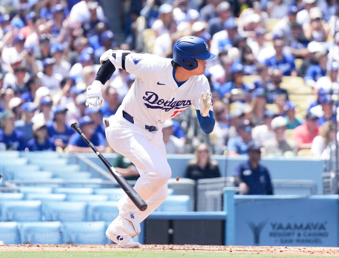 ドジャース対ブレーブス　3回裏ドジャース2死、左前打を放つ大谷（撮影・菅敏）