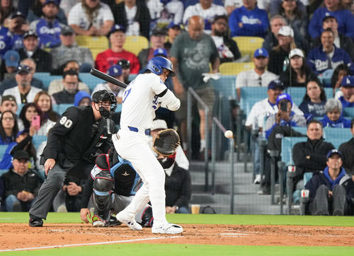 ドジャース対マーリンズ 2回裏ドジャース1死、見逃しの三振に倒れる大谷(撮影・菅敏)