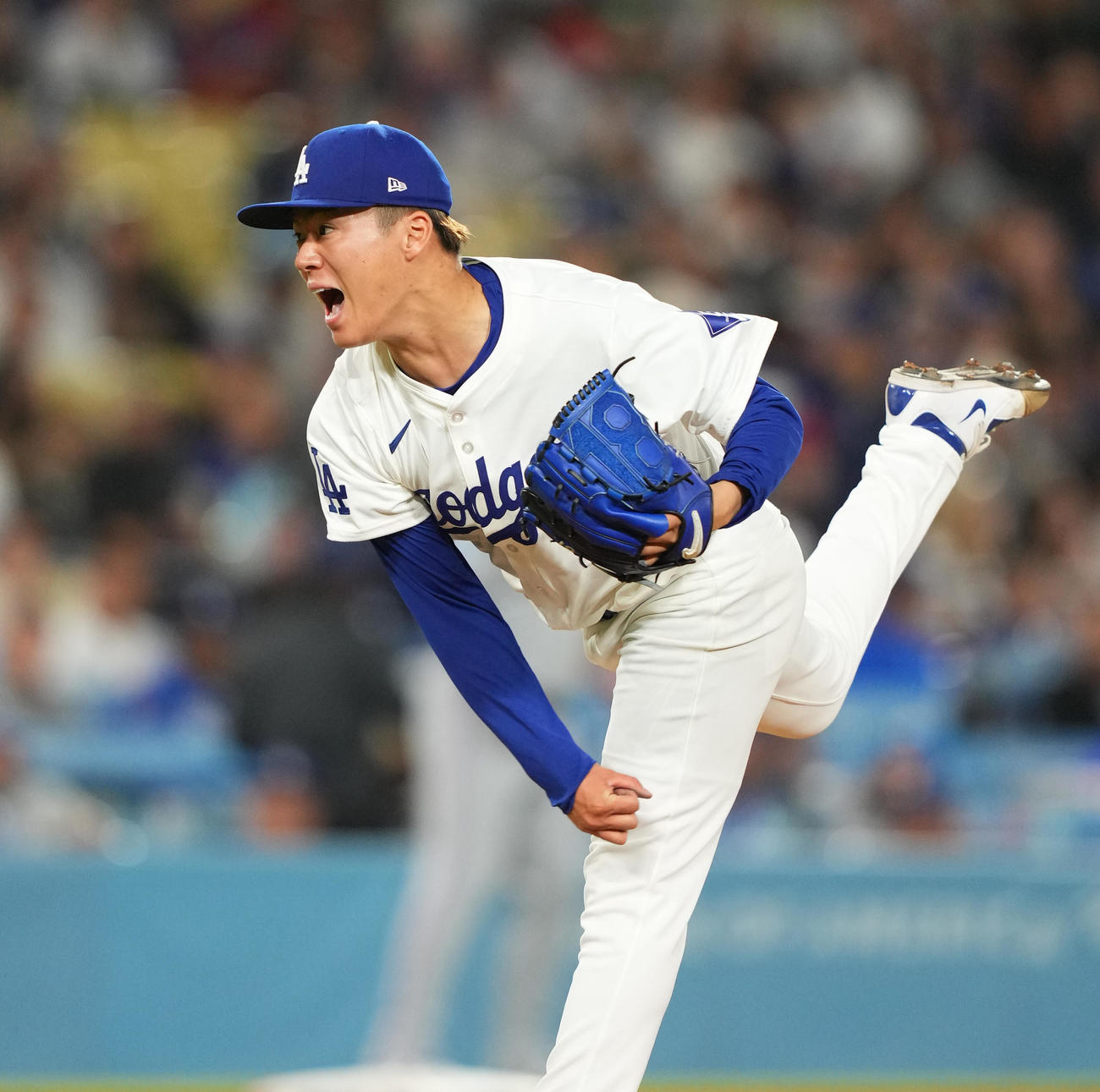 ドジャース対マーリンズ　5回、投球後に叫ぶ山本（撮影・菅敏）