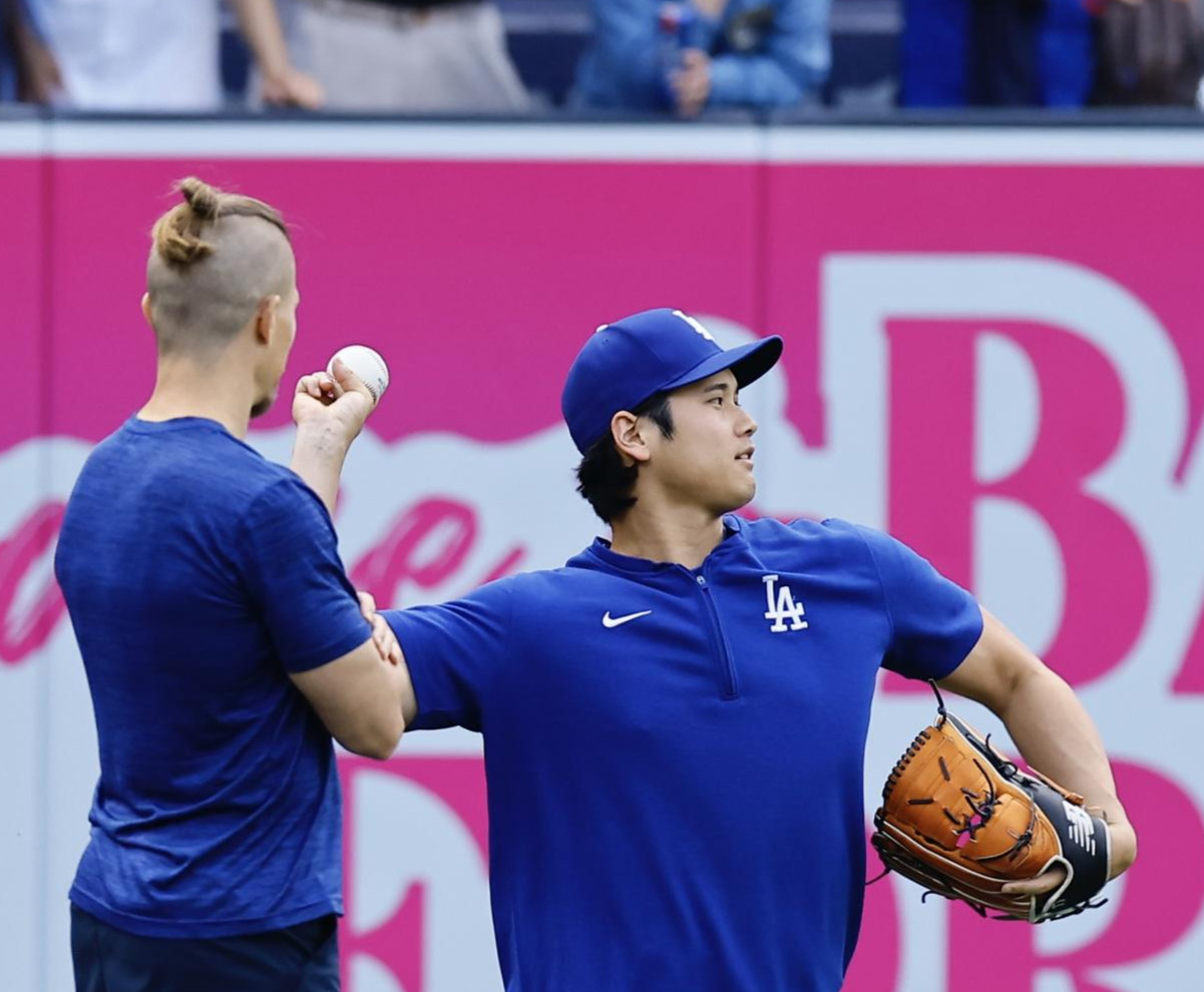 パドレス対ドジャース　キャッチボールするドジャース大谷（撮影・藤尾明華）