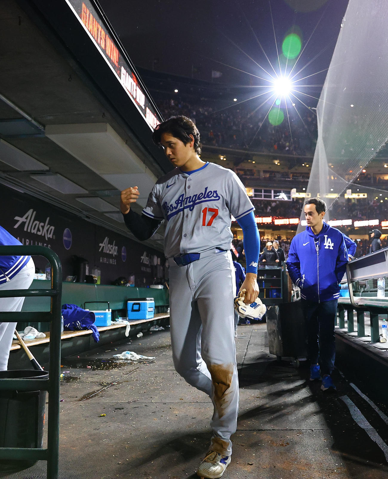 ジャイアンツ対ドジャース　ジャイアンツに敗れ、ベンチを引き揚げるドジャース大谷（撮影・藤尾明華）