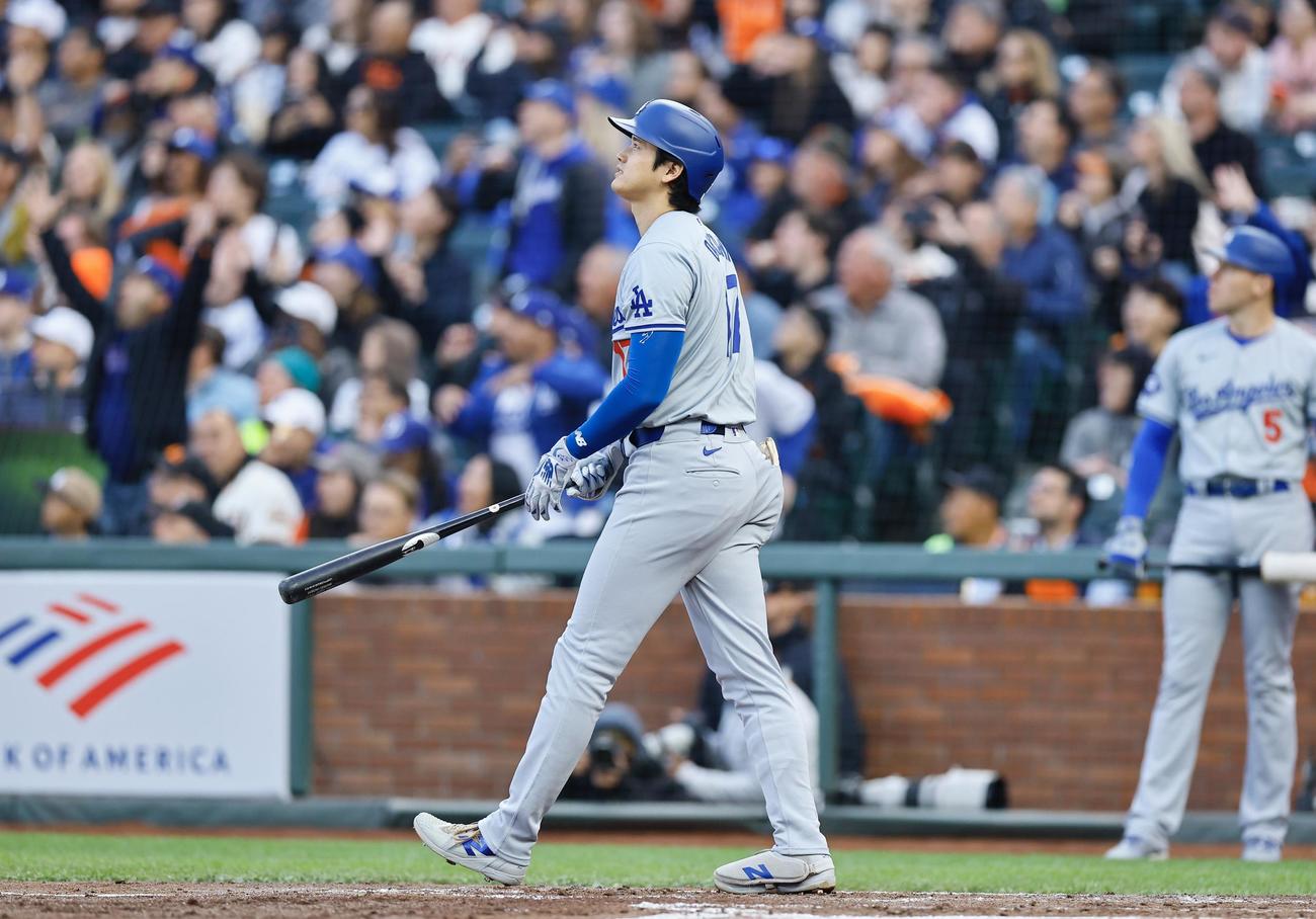ジャイアンツ対ドジャース　4回表ドジャース無死、大谷は右越えに本塁打を放つ（撮影・藤尾明華）