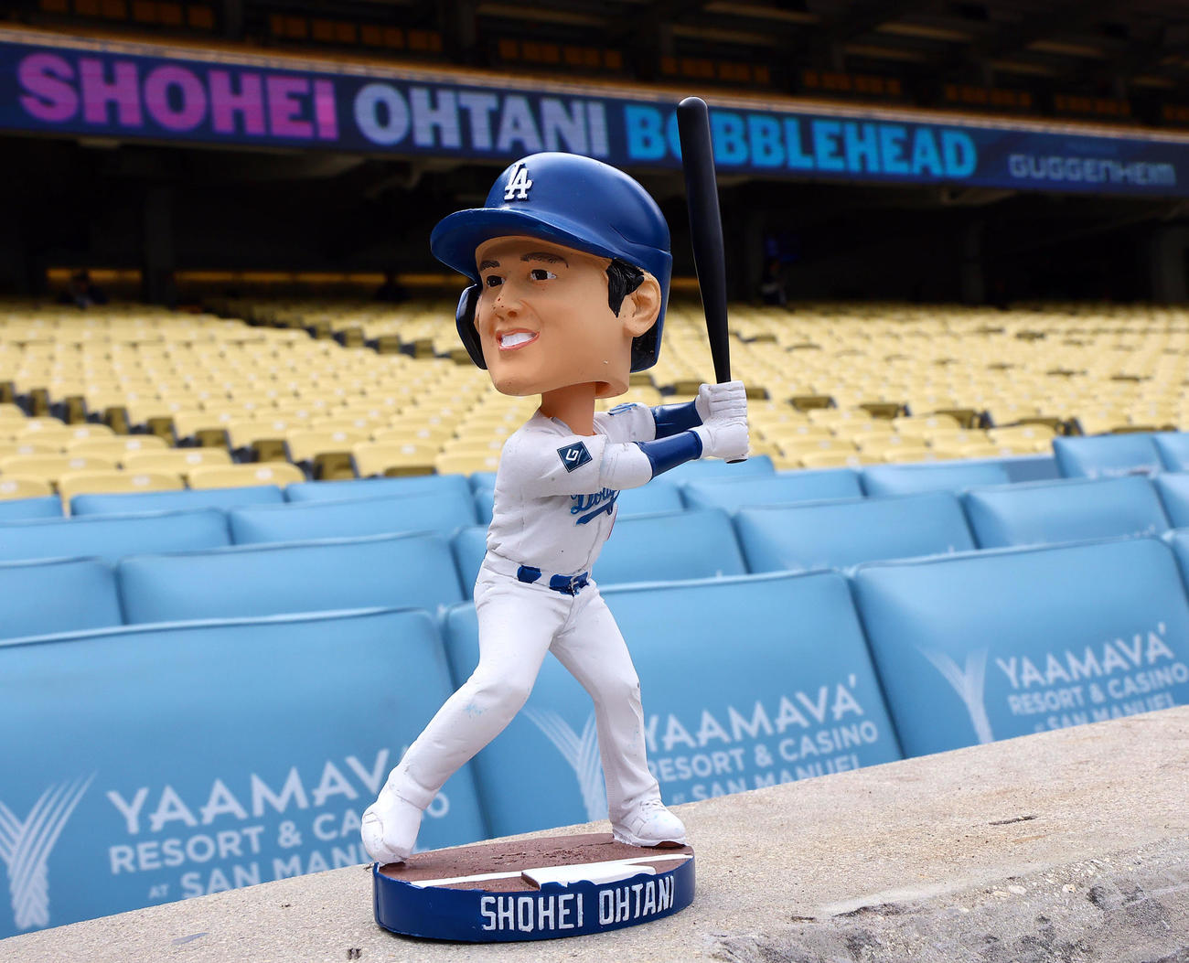 ドジャース対レッズ　先着4万人に配布されたドジャース大谷のボブルヘッド人形（撮影・藤尾明華）
