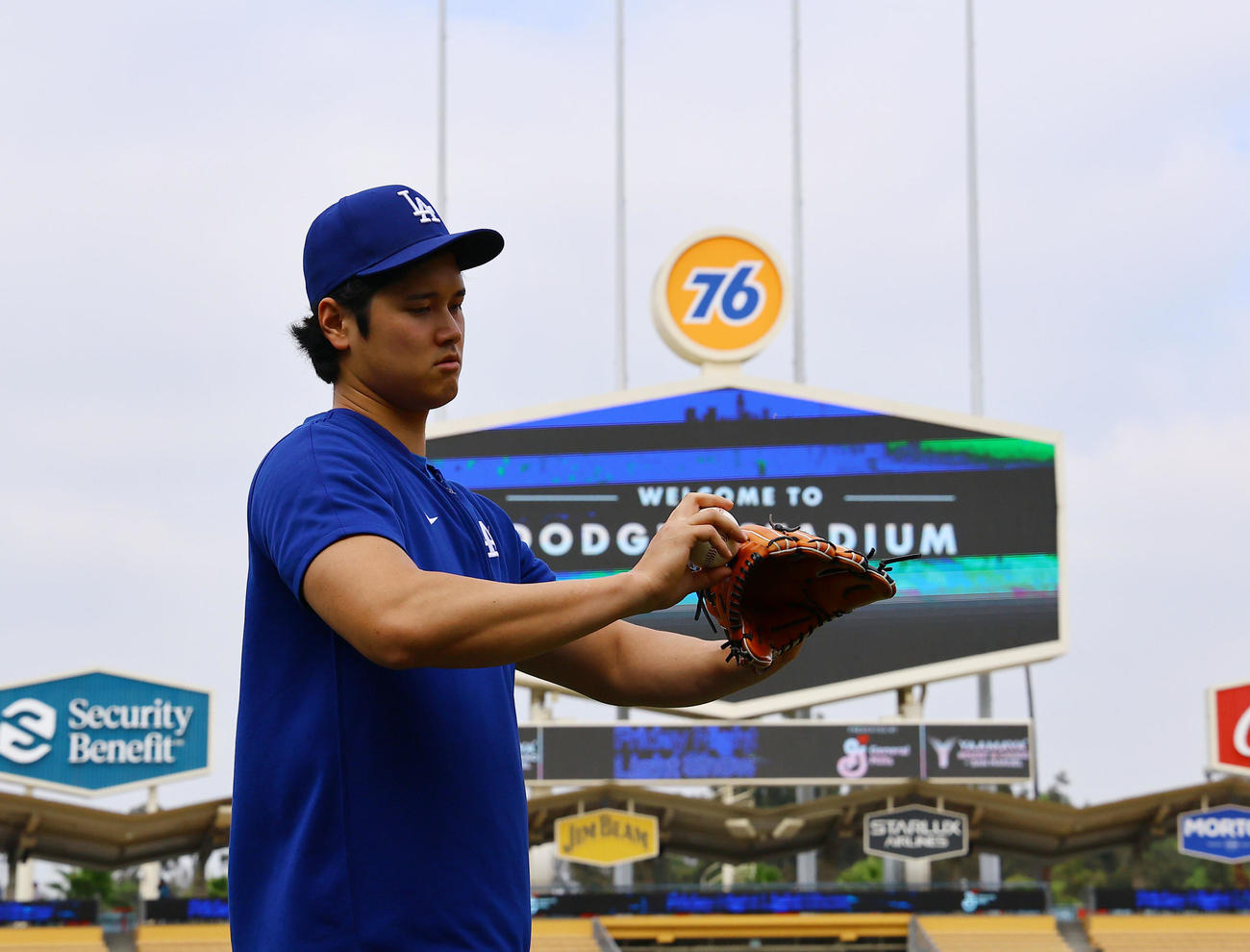 ドジャース対レッズ　キャッチボールを終え、引き揚げるドジャース大谷（撮影・藤尾明華）