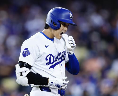 ドジャース対レッズ　7回裏ドジャース2死、大谷翔平は一ゴロに倒れベンチに戻る（撮影・藤尾明華）
