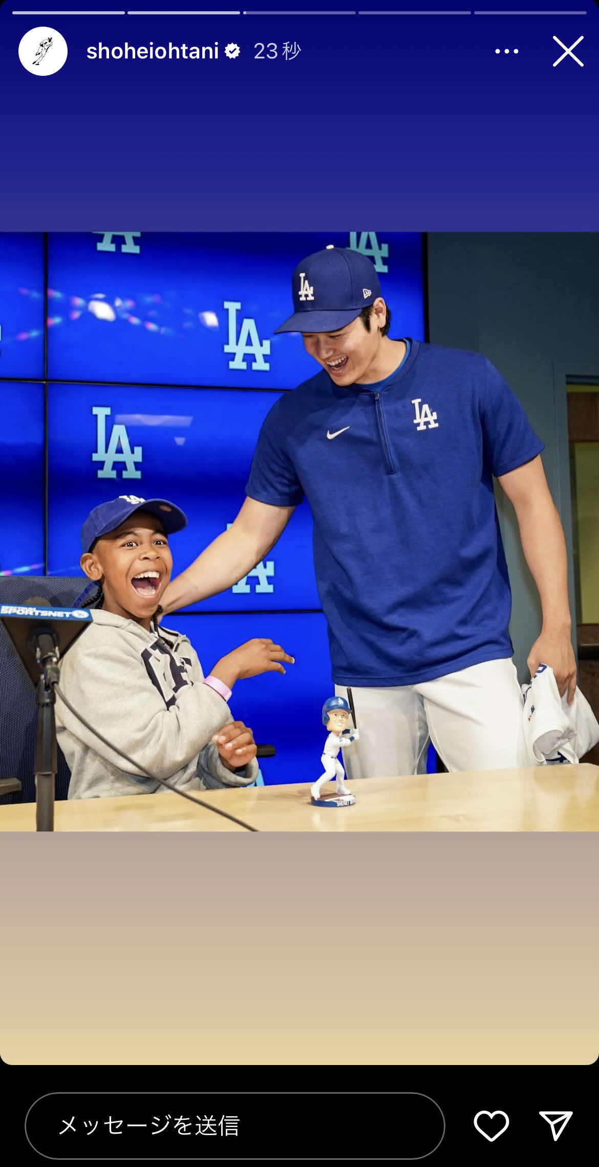 ドジャース大谷は自身のインスタグラムで始球式をおこなったリー君との2ショットなどを公開した（大谷翔平インスタから）